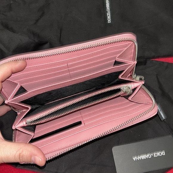 Dolce & Gabbana zip around wallet - Picture 8 of 10